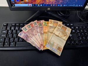 Quantas notas de 50 para dar 5000