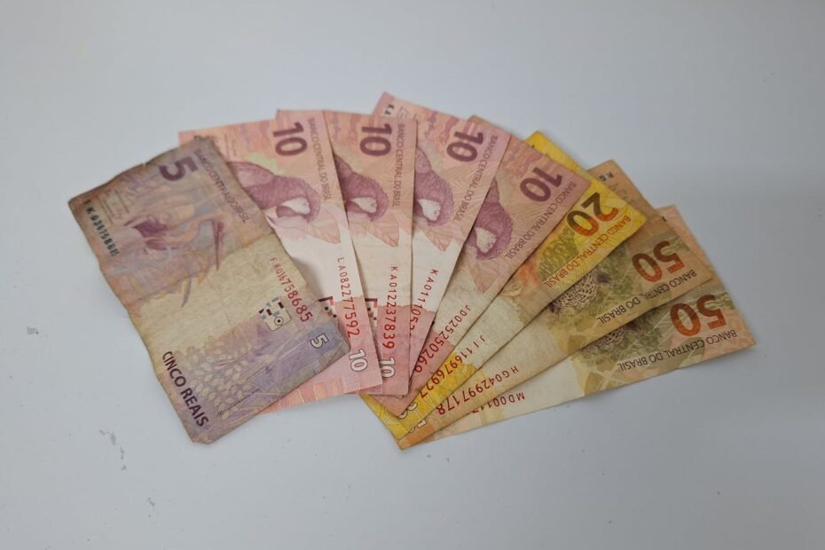 Quantas notas de 20 para dar 2000